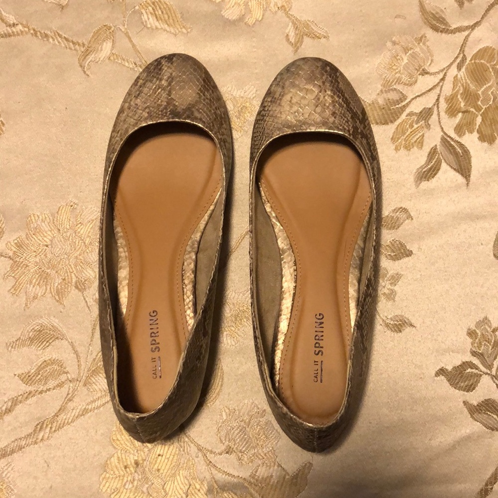 Gold faux snakeskin print flats